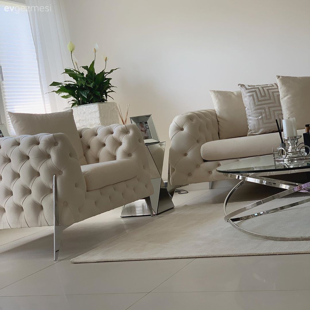 Eski Mobilyalara Veda Eden Bu Evde Açık Renkler Yine Baş Köşede!