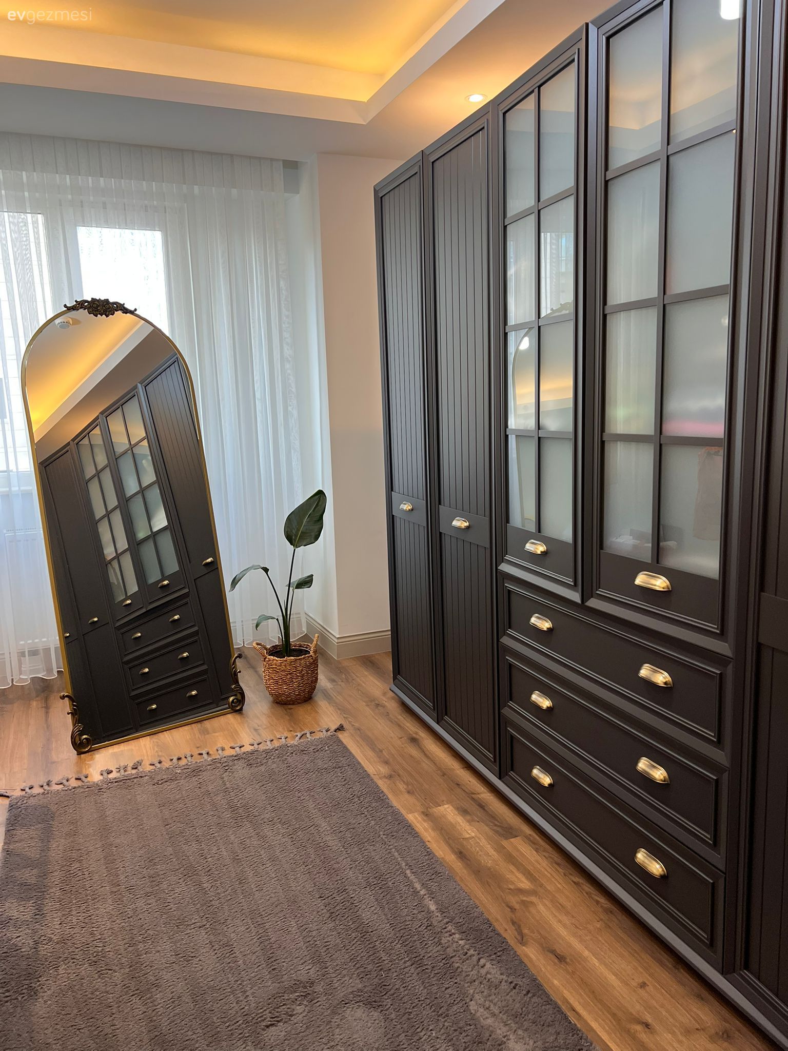 Giyinme odası, Siyah, Tül perde, Perde, Gri, Ev bitkisi, Saksı, Sepet saksı, Beyaz