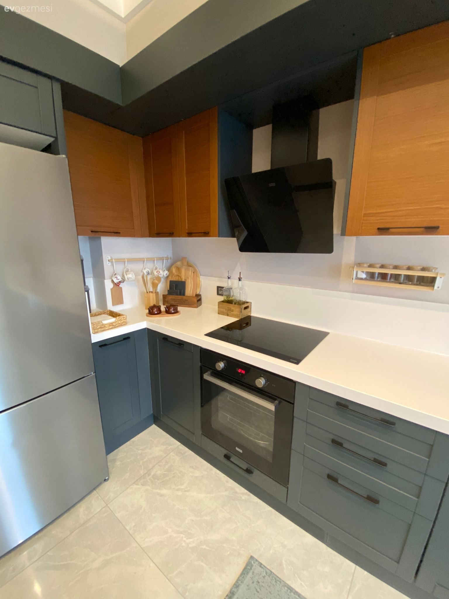 Mutfak, Antrasit  , Kahverengi, Siyah, Beyaz, Mutfak tezgahı, Mutfak tezgah arası, Tezgah arası seramik, Ankastre, Davlumbaz