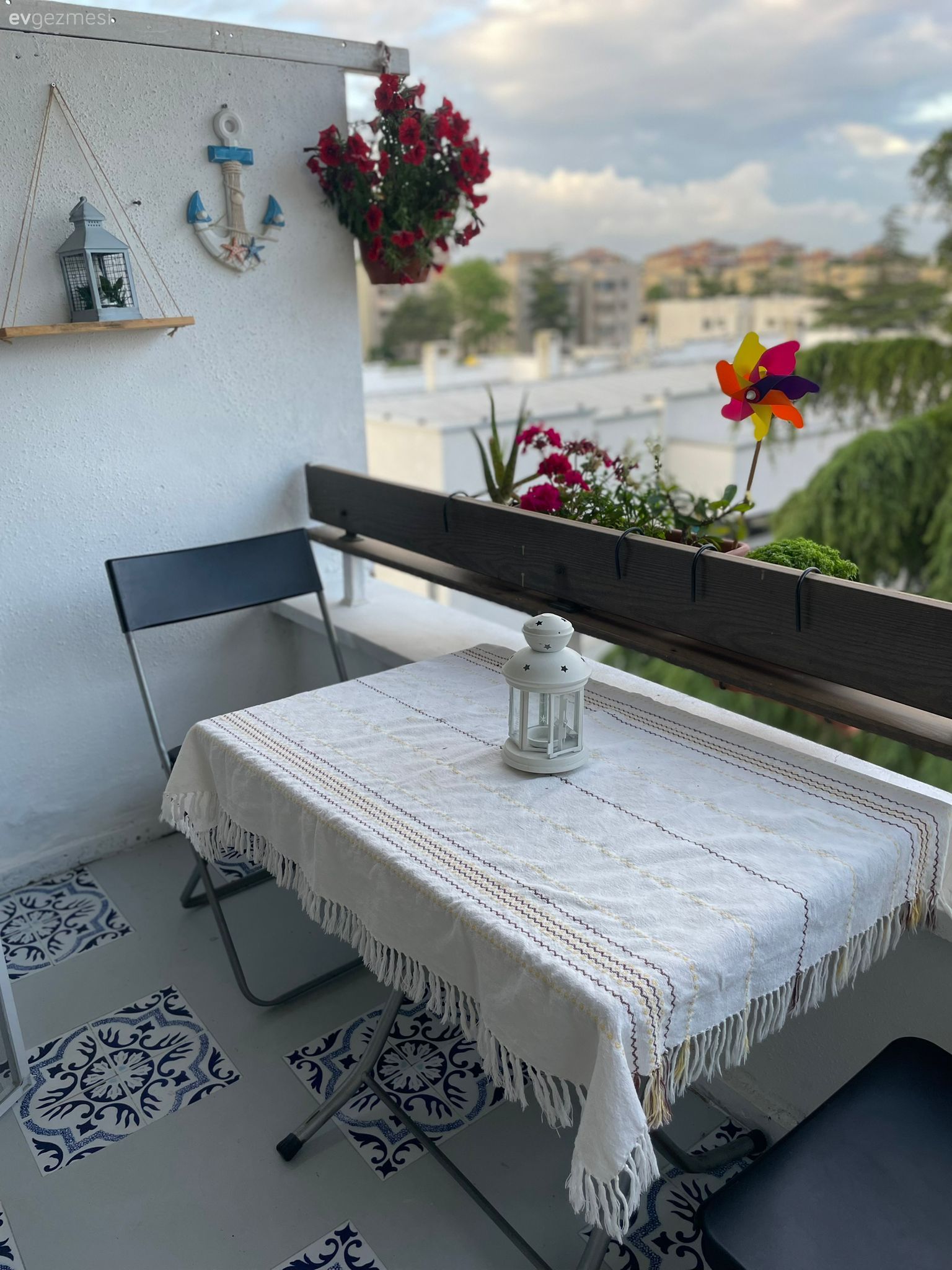 Balkon, Balkon duvar dekorasyonu, Balkon zemini