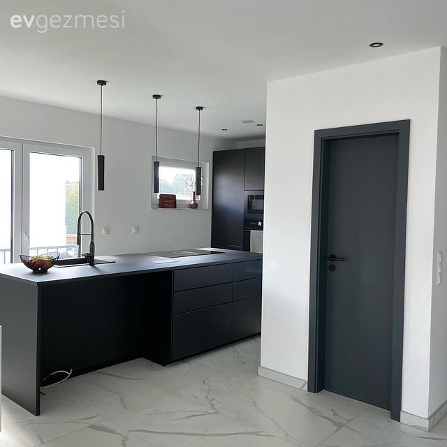 Mutfak, Modern, Beyaz, Siyah, Sarkıt, Aydınlatma, Mutfak zemin seramikleri, Ada mutfak, Kulpsuz mutfak dolabı
