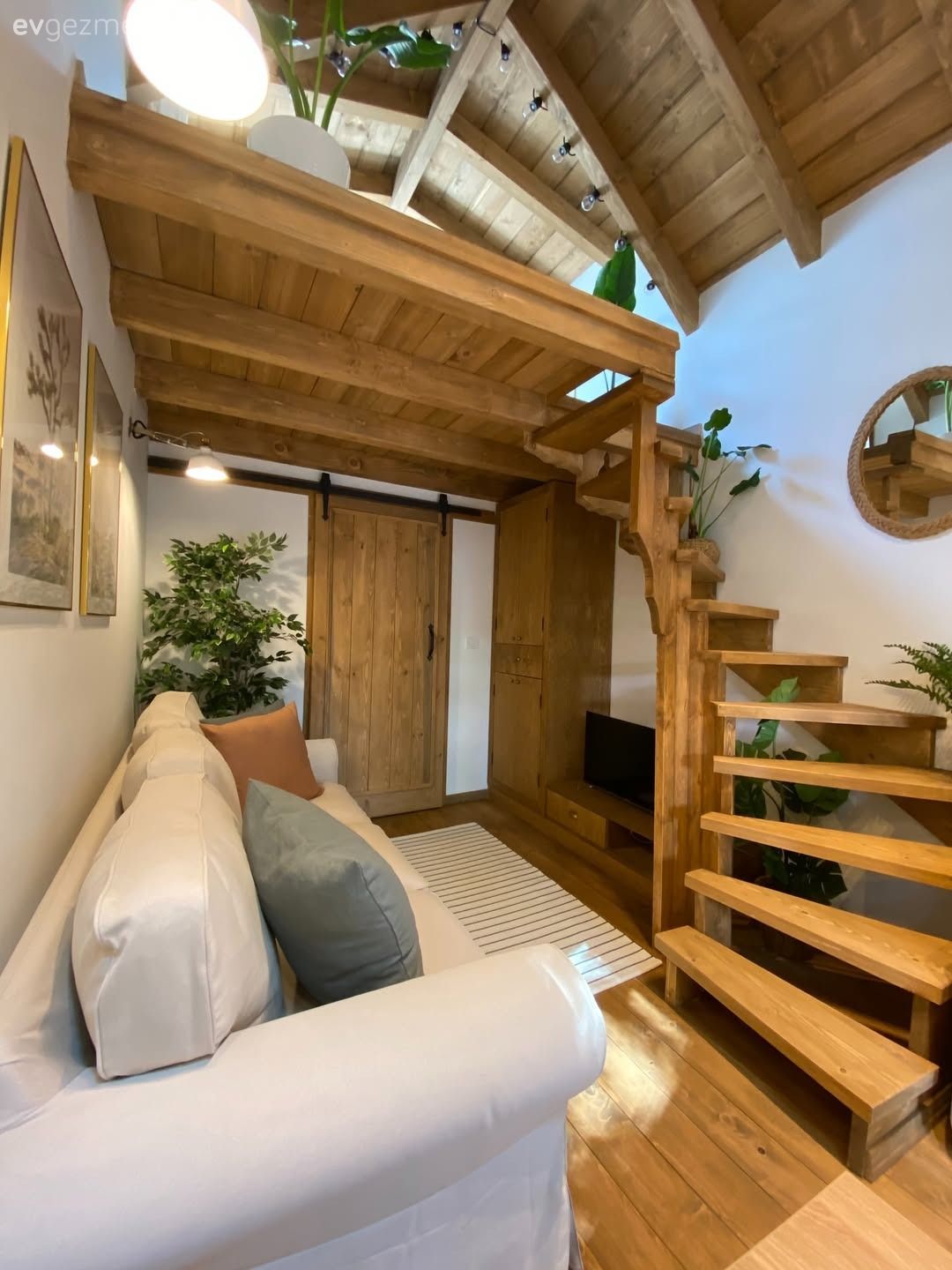 Bu Küçük Ev Masal ile Gerçeğin Kesişimi Tadında