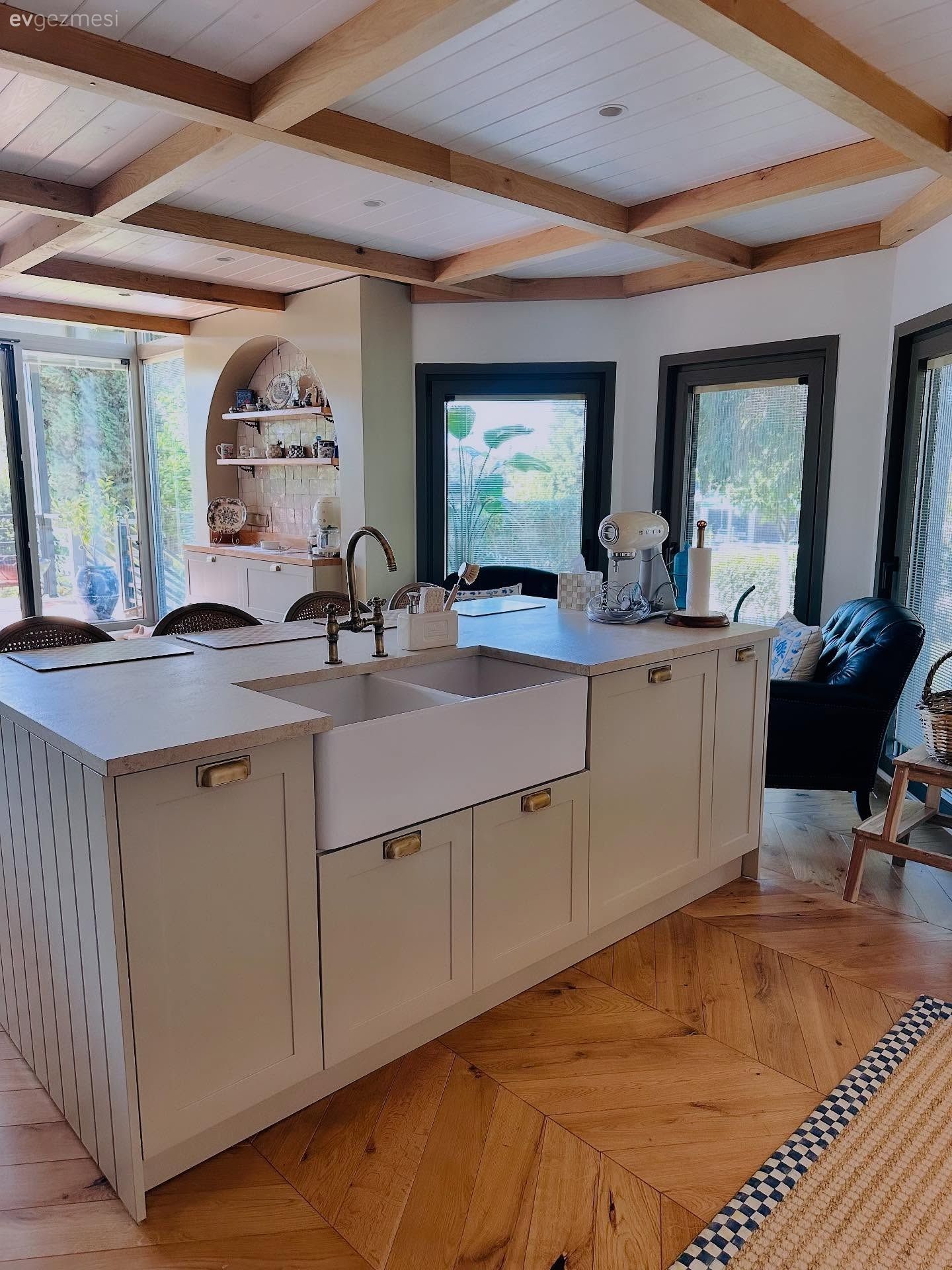 Otantik ve Romantik: Zevkli Seçimlerle Dolu Bir Kır Evi