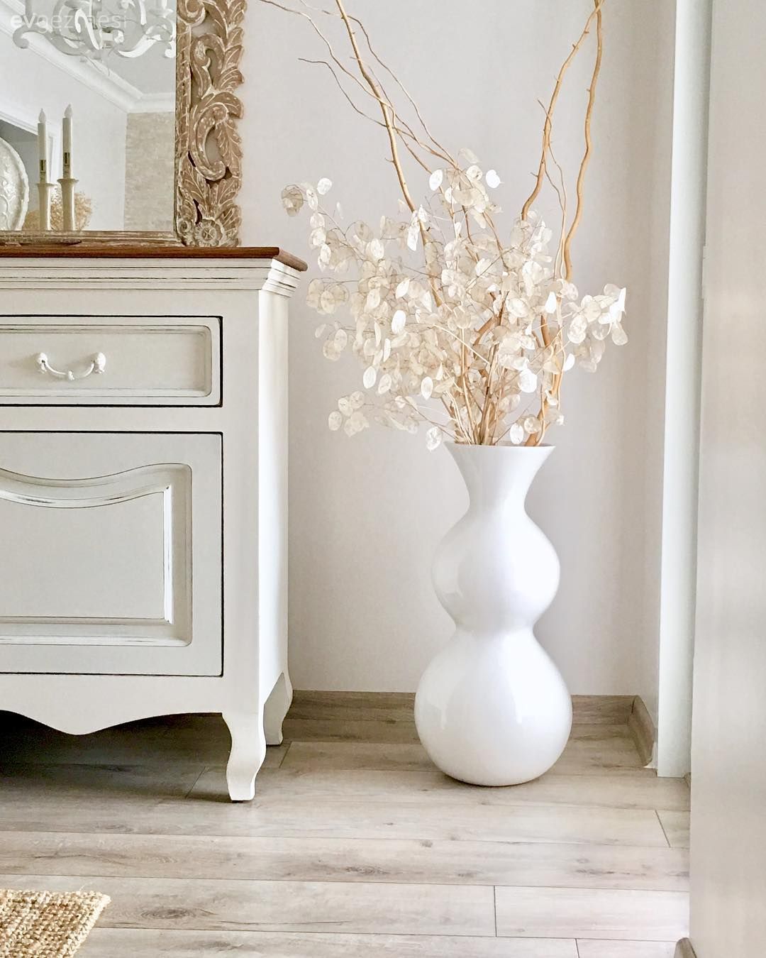 Nostaljik Detayları ve Beyazıyla Huzur Dolu Bir İstanbul Evi