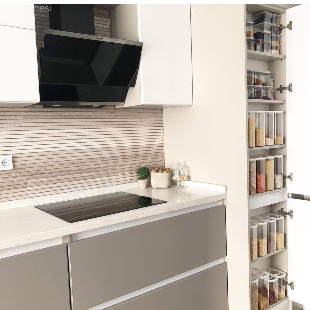 Mutfak, Modern mutfak, Gri, Beyaz, Siyah, Kulpsuz mutfak dolabı, Mutfak tezgahı, Mutfak tezgah arası, Davlumbaz, Tezgah arası seramik, Mutfak düzeni