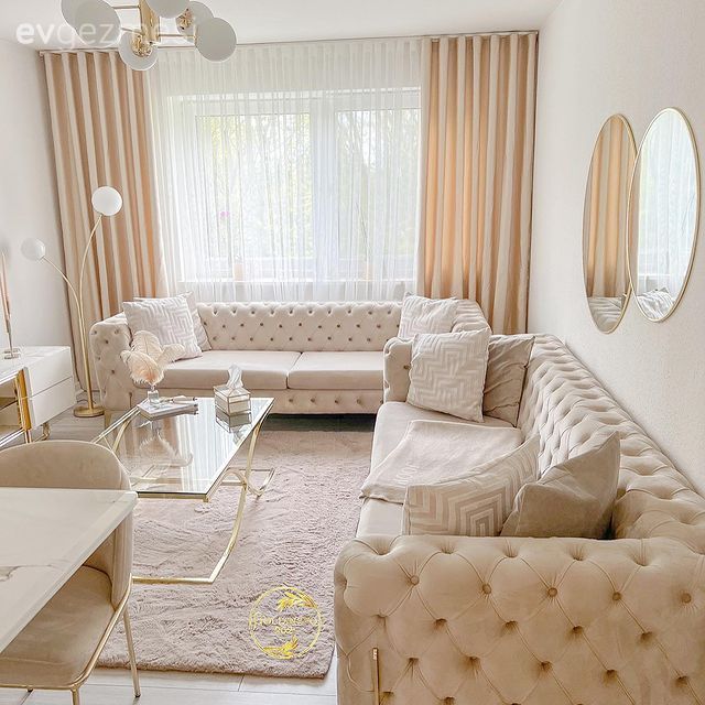 Bu Modern Evde Altın Dokunuşlarının Yeri Ayrı