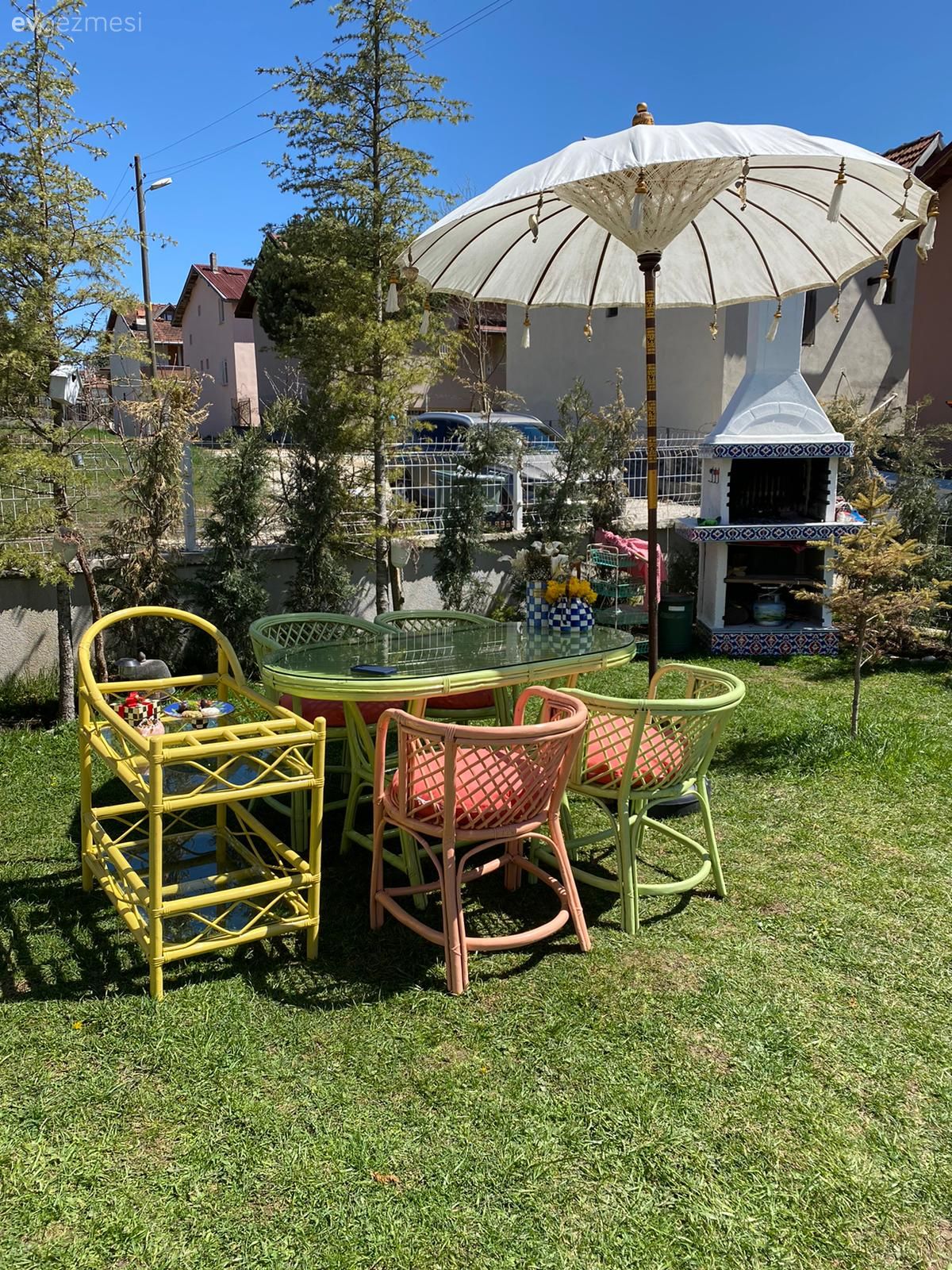 Bahçe, Bahçe masası, Sandalye, Şemsiye