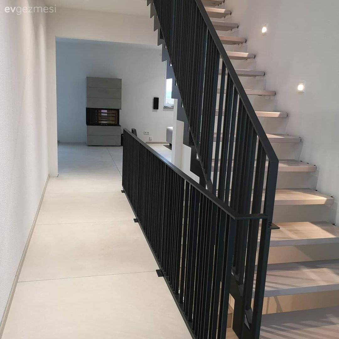 Dubleks evler, Hol, Merdiven