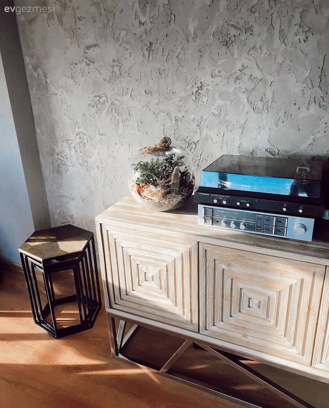 Ahşap Mobilya, Masif ahşap, Gri duvar, Tv ünitesi, Dekoratif Objeler