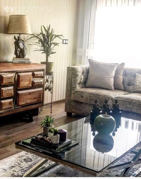 Göz Alıcı Tasarımların Şıklık Kattığı Bir İzmir Evi