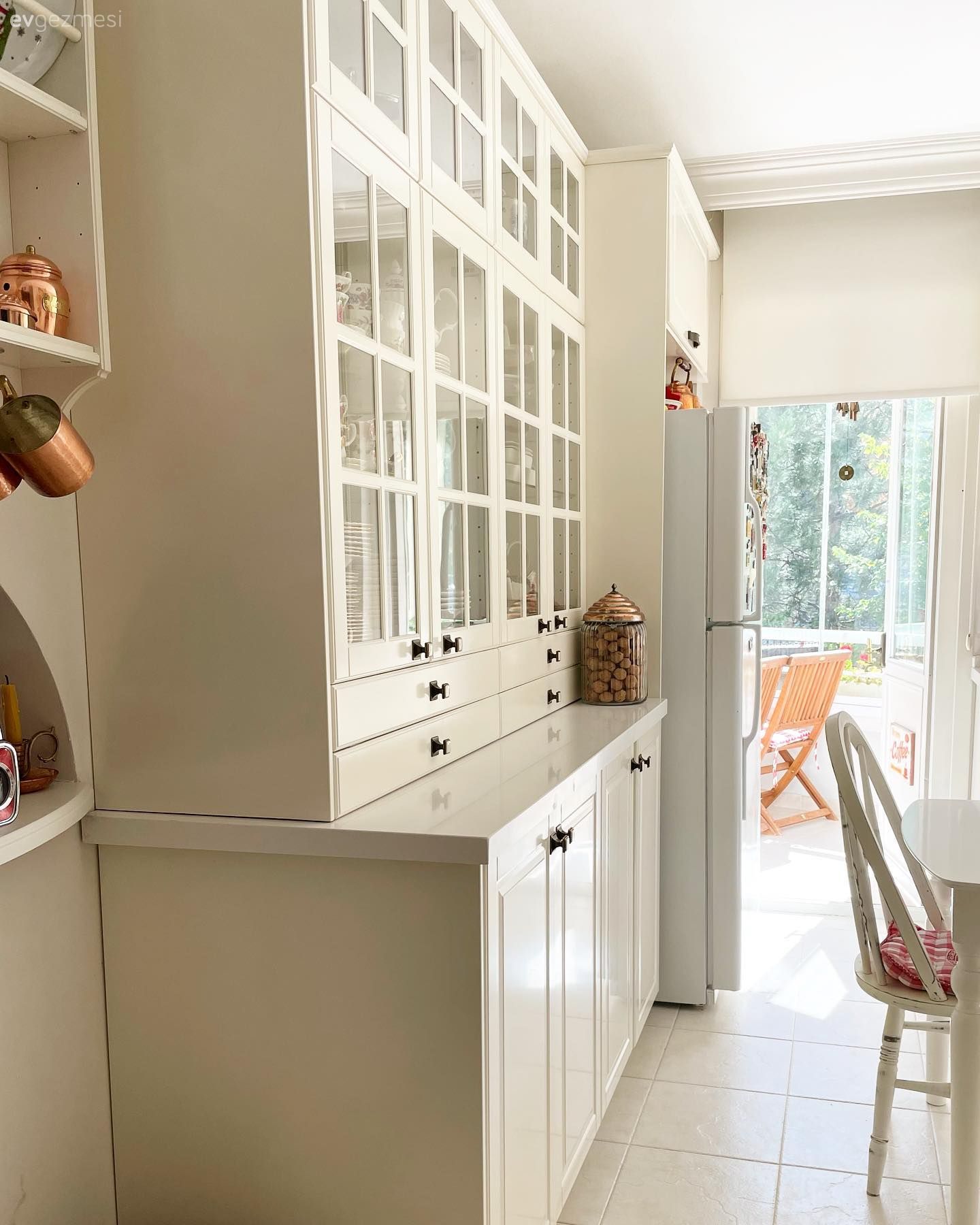 Mutfak, Country, Beyaz, Beyaz mutfak, Ekstra mutfak dolabı, Sandalye, Mutfak rafı