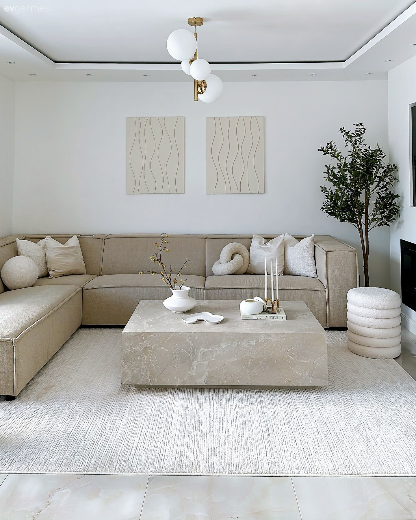 Tamamıyla Modern Görünümü Benimsemiş Bu Evde Art Dekoya da Yer Var!