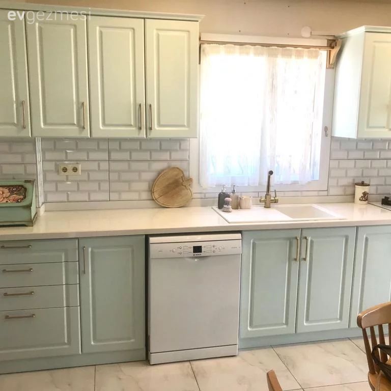 Öncesi&Sonrası: Sararmış Dolaplar Yeni Rengini Çok Sevmiş!