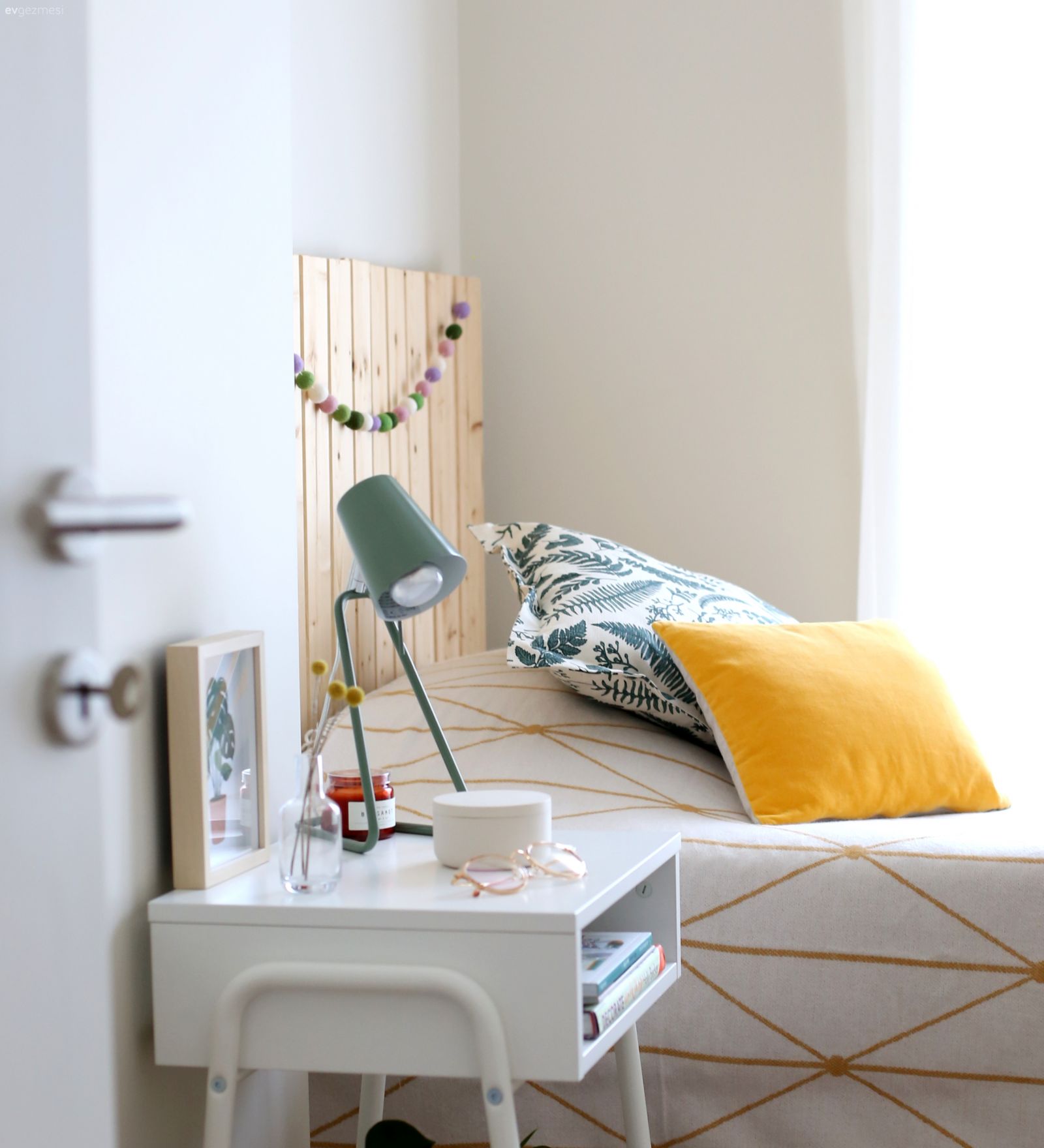 Yatak Odası, Beyaz, Hardal, Komodin, Yatak başlığı