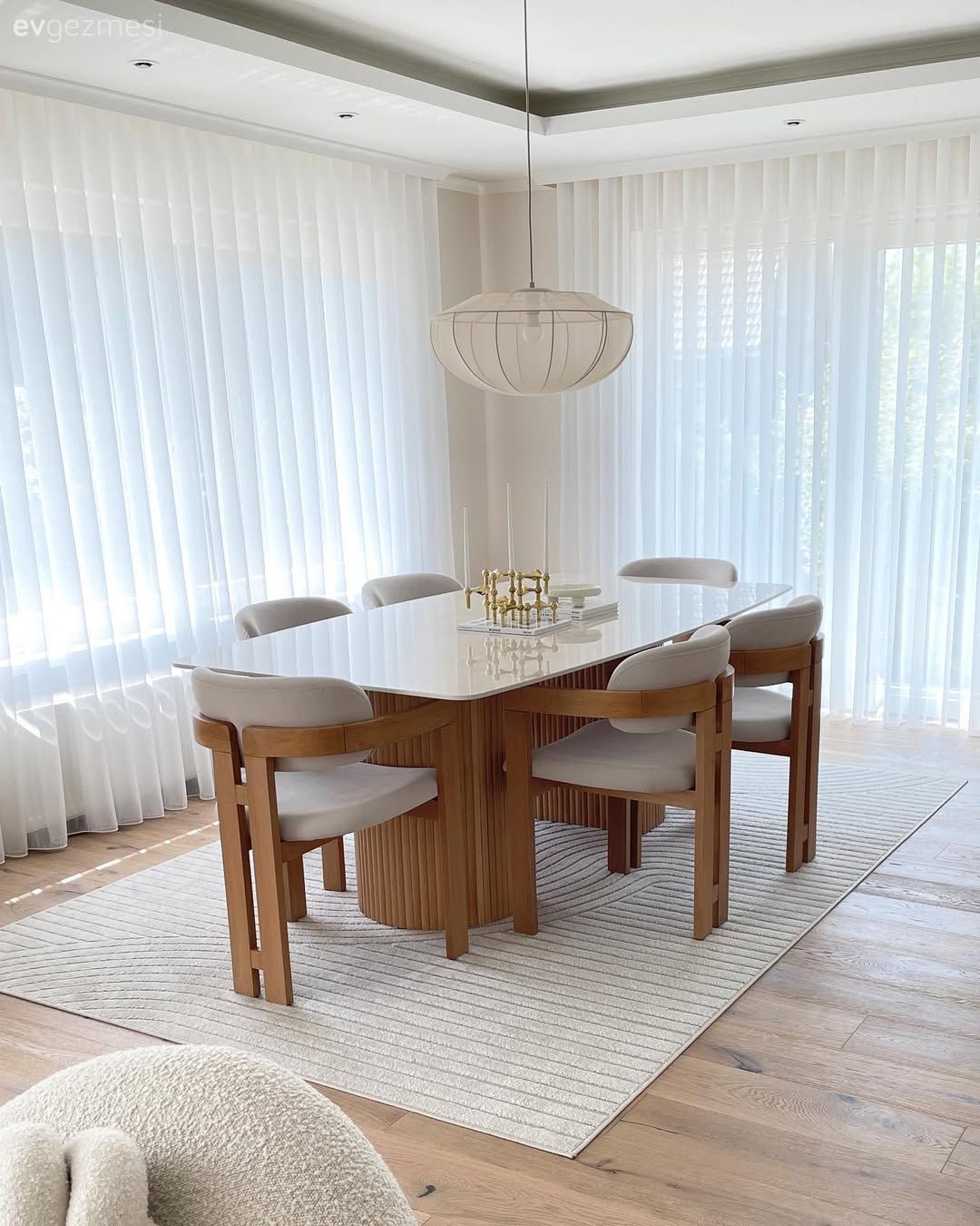 Bu Modern Ev İçin Beyaz ve Ahşabın Yeri Başka