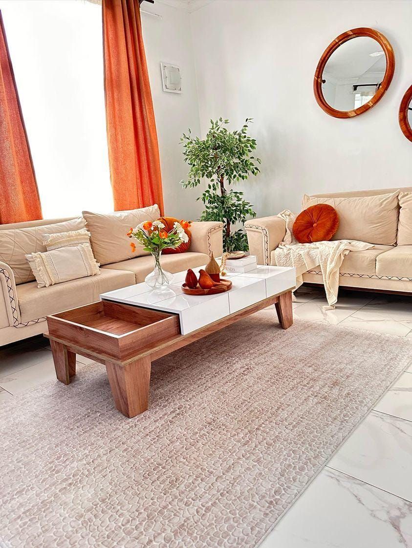 Salon, Bohem Dekorasyon, Modern, Krem, Bej, Turuncu, Koltuk takımı, Orta sehpa, Sehpa, Halı, Salon halısı, Fon perde, Perde, Tül perde, Kırlent, Ev tekstili, Ayna