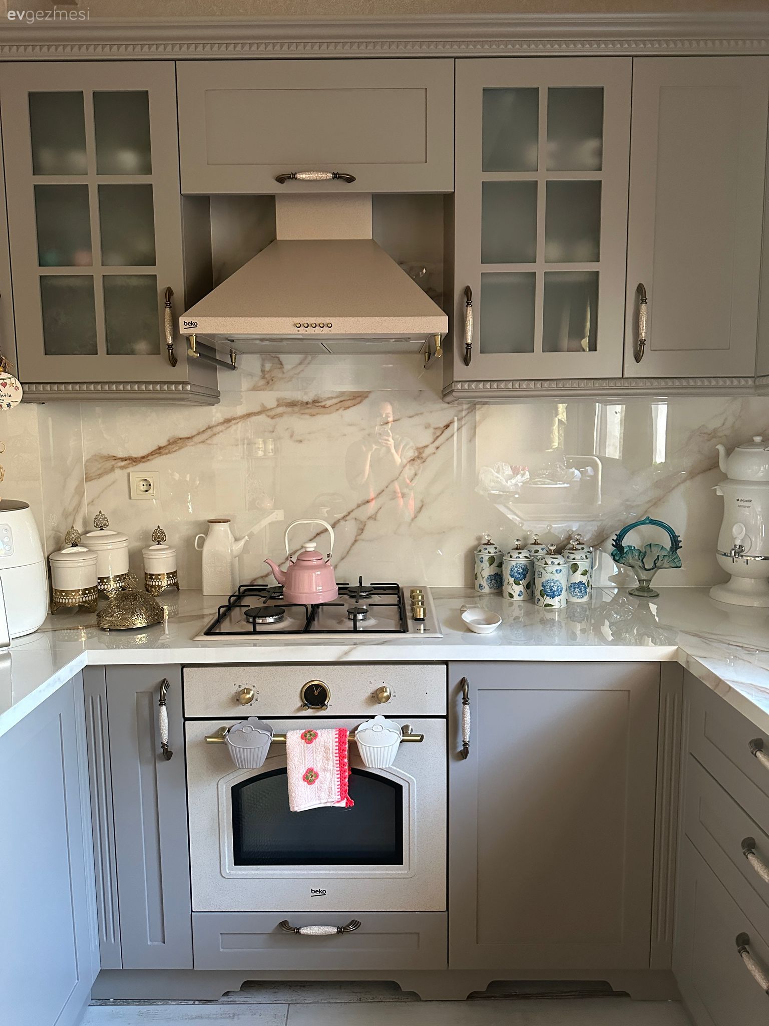 Trabzon'daki Bu Köy Evi Desen ve Renkleriyle Pek Şenlikli