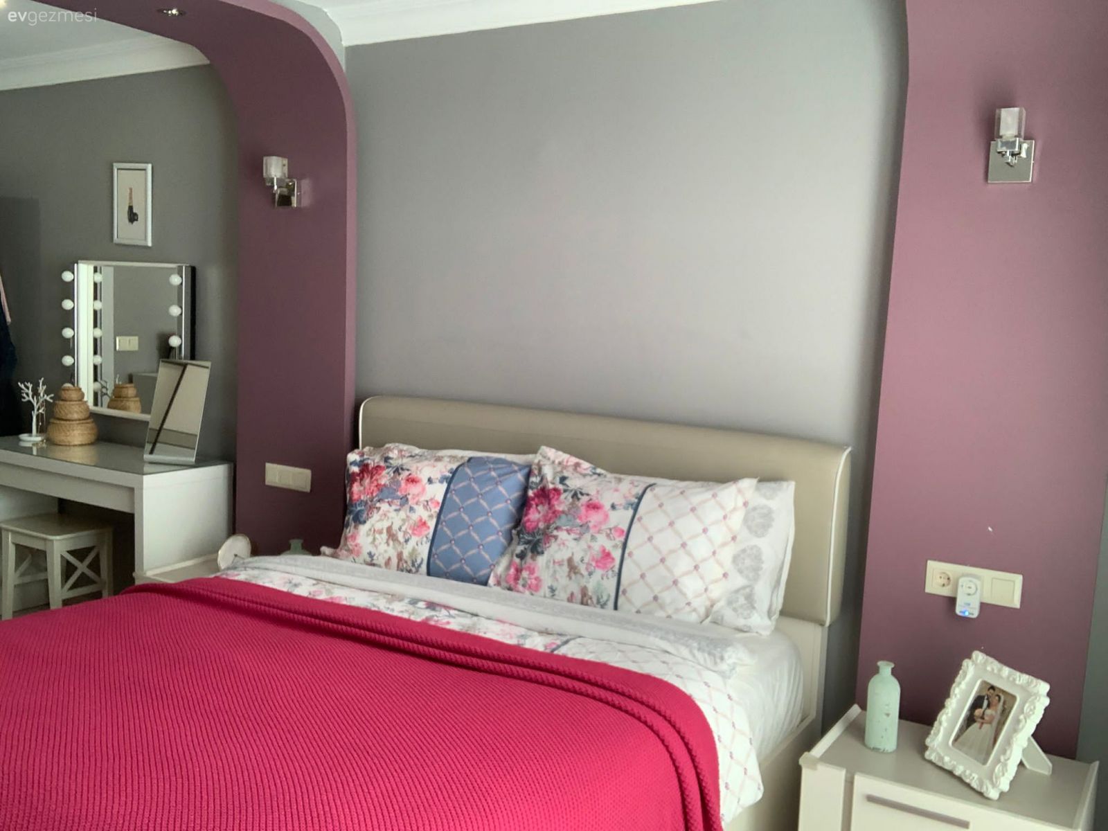 Yeşil Duvarlı Bu Evde Duvarlar Alanın Çekim Merkezi!