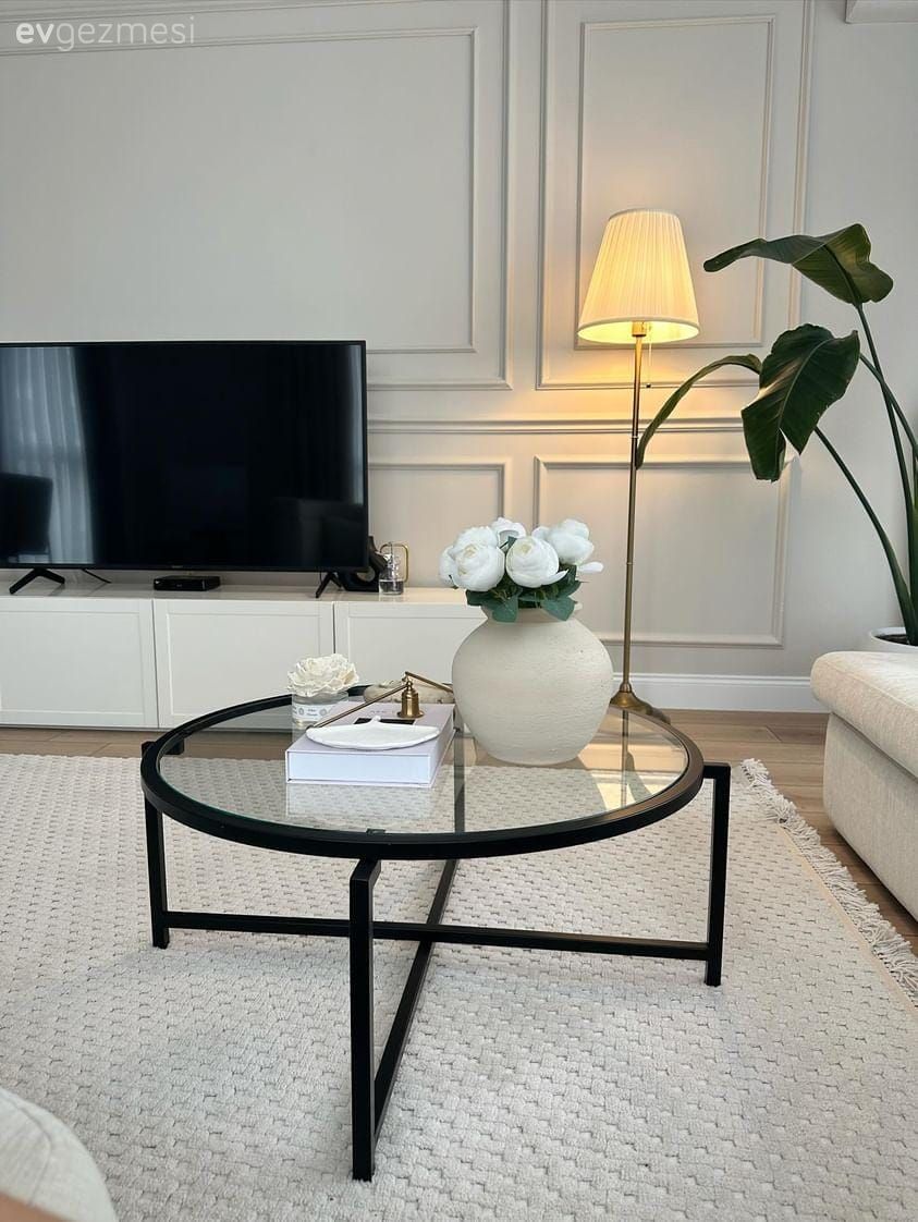 Bu İstanbul Evinde Açık Renkler ve Cam Yüzeyler Ferahlık Kaynağı!