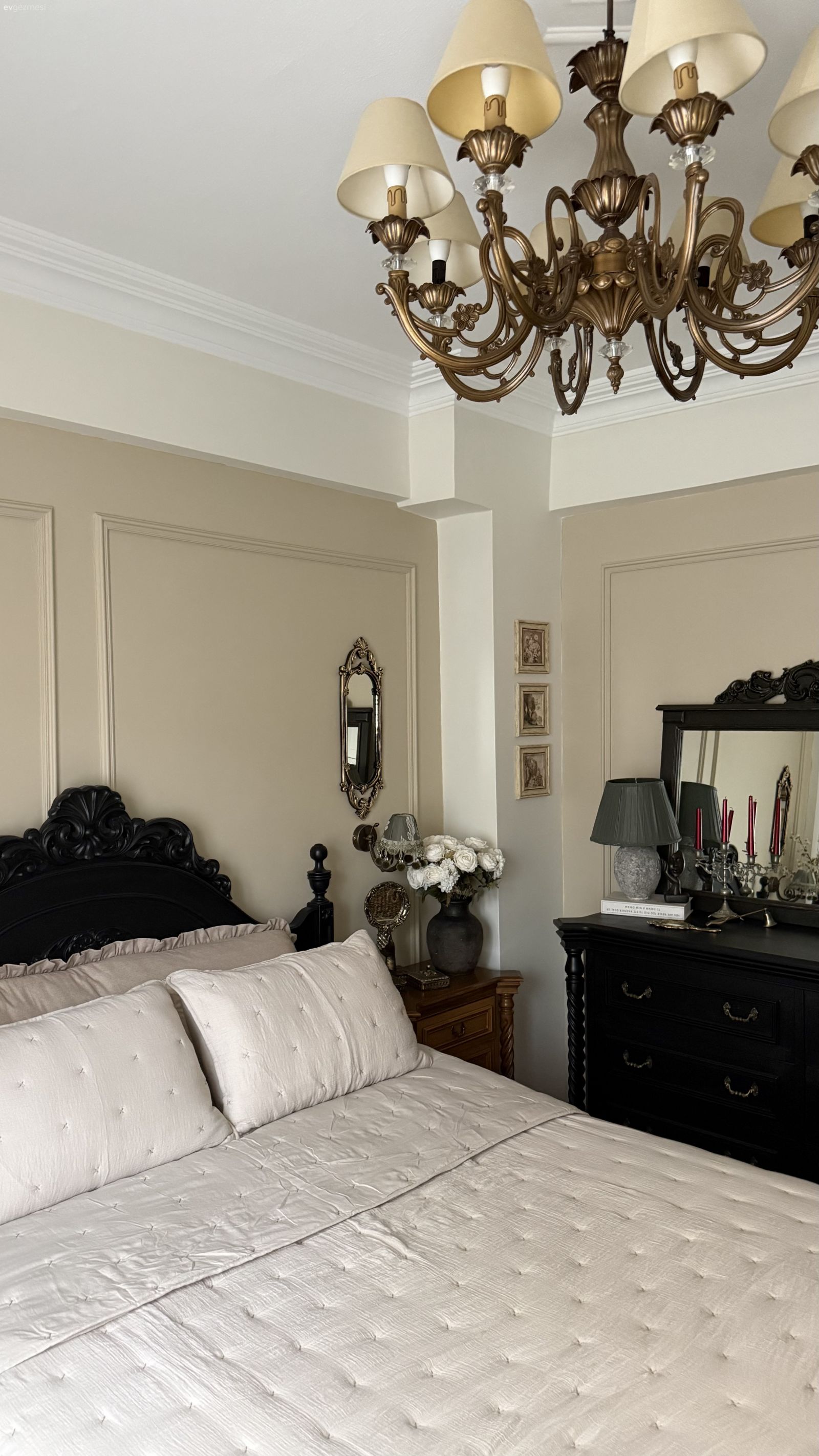 Yatak Odası, Country, Ahşap Mobilya, Masif ahşap, Duvar çıtalama, Komodin, Makyaj masası, Abajur, Aydınlatma, Dekoratif Objeler, Yatak örtüsü, Yatak odası avizesi