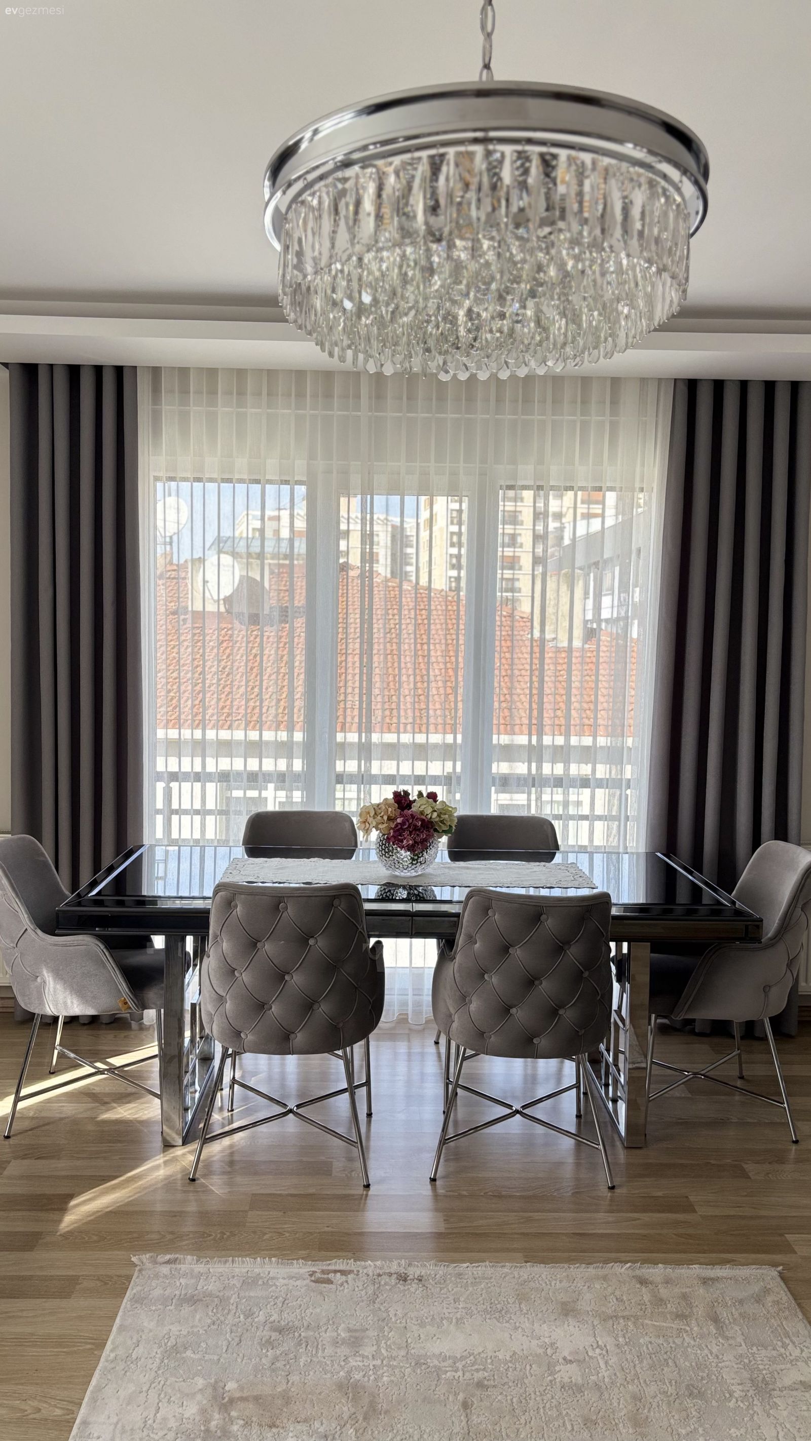 Salonundan Banyosuna Her Detayı Özenli Bir İstanbul Evi