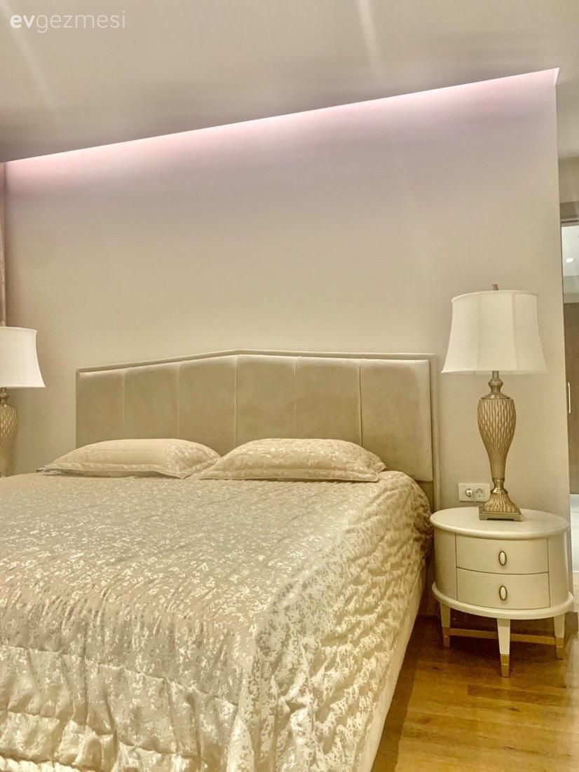 Yatak Odası, Beyaz, Krem, Bej, Yatak başlığı, Klasik, Komodin, Abajur, Aydınlatma, Yatak örtüsü