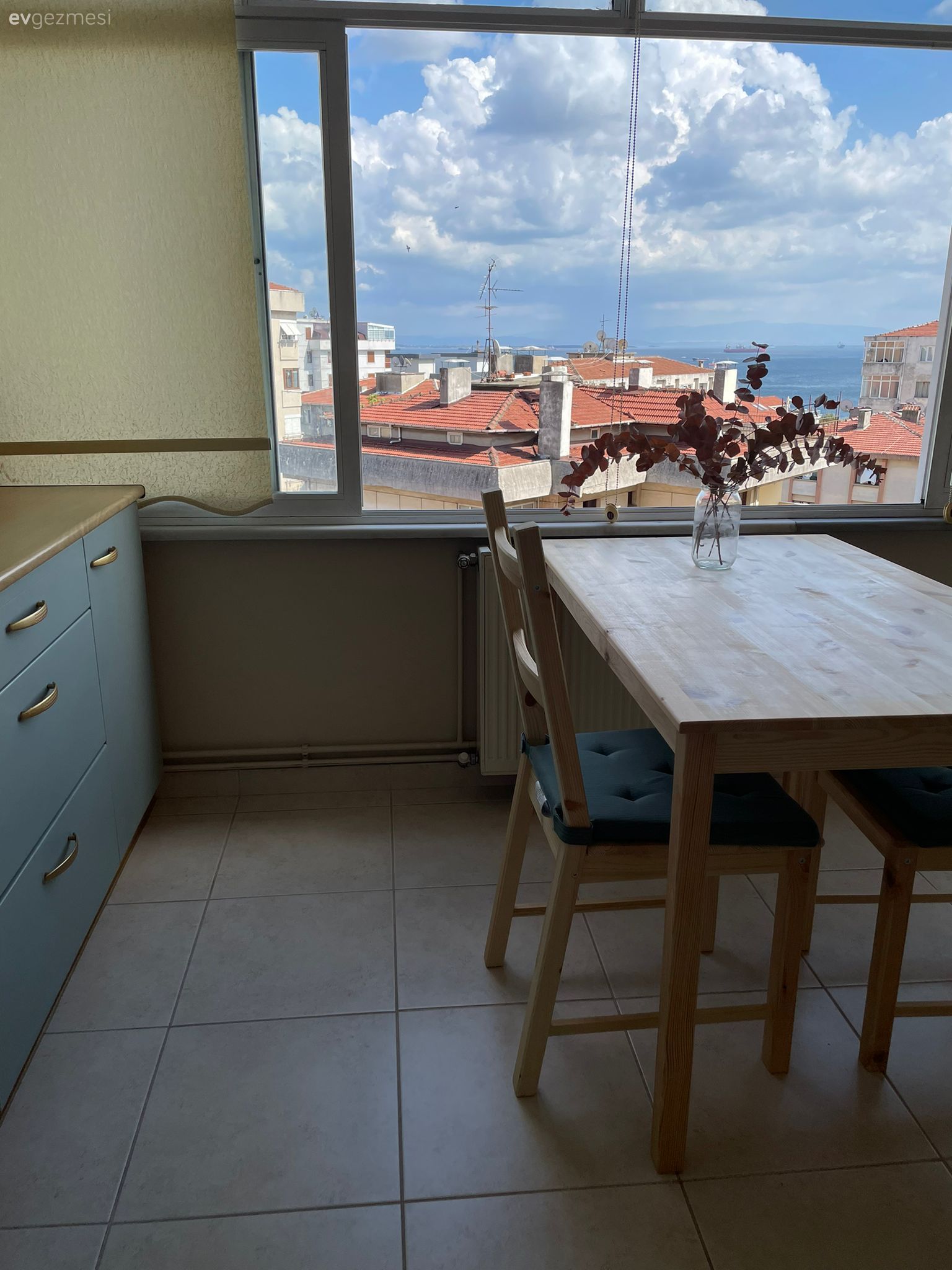 Ahşap masa, Sandalye, Mutfak tezgahı, Mutfak, Mutfak tezgah arası, Tezgah arası seramik