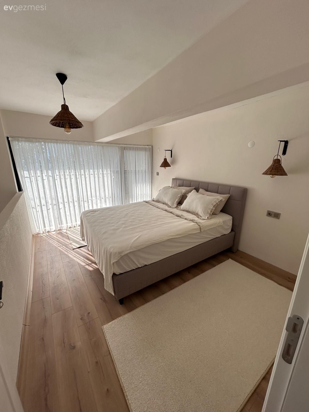 Yatak Odası, Modern, Beyaz, Vizon, Halı, Yatak başlığı, Aplik, Aydınlatma, Tül perde, Perde