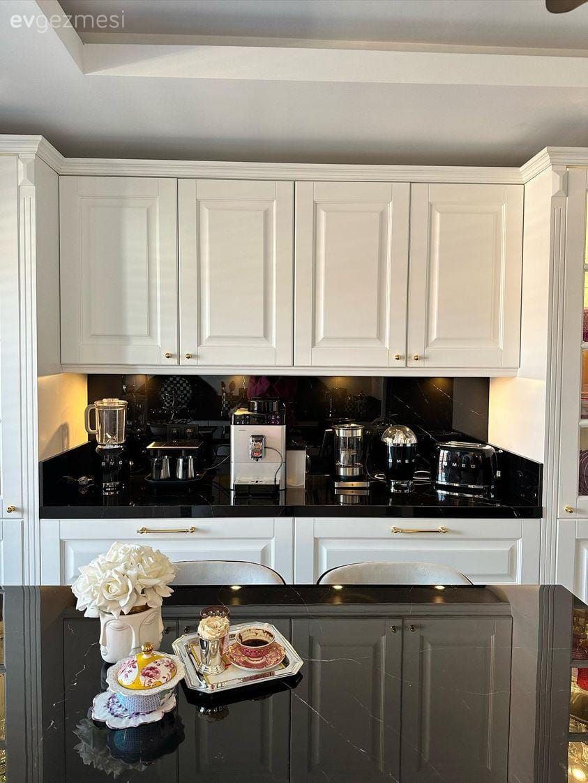 Beyaz, Siyah, Mutfak, Country mutfak, Siyah tezgah, Mutfak tezgahı, Shaker kapaklı dolaplar, Mutfak aksesuarları