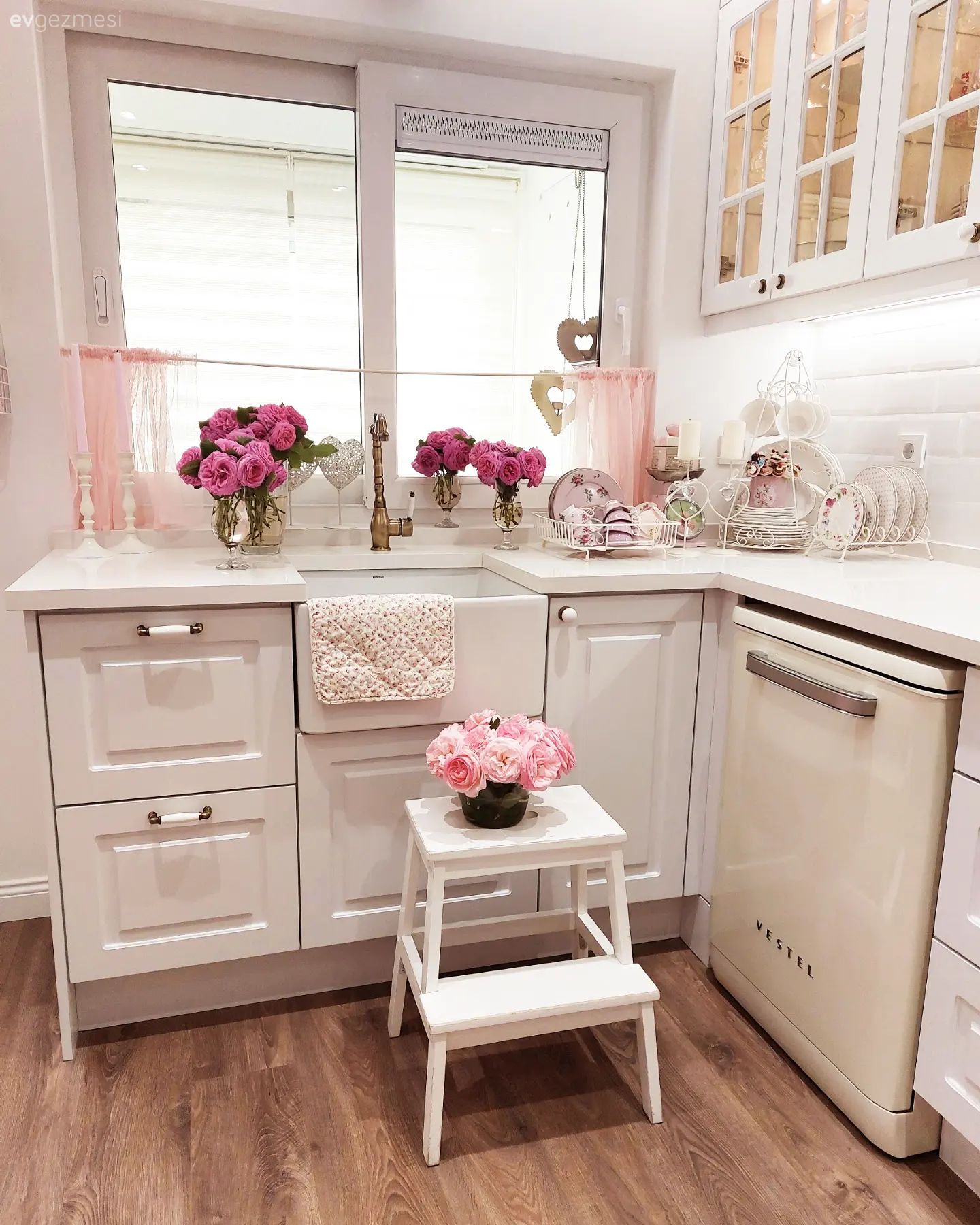 Ev Gezmesi: Buram Buram Country Kokan Bir İzmir Evi