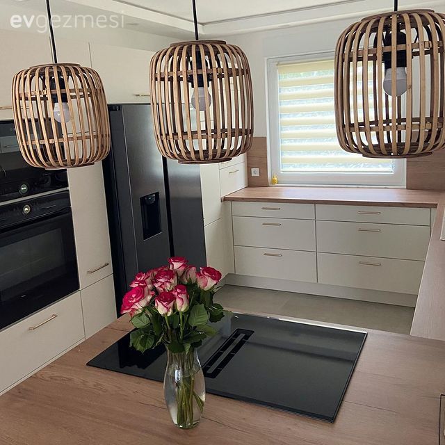 Mutfak, Amerikan Mutfak, Beyaz, Ahşap Mobilya, Mutfak tezgahı, Mutfak tezgah arası, Ankastre, Mutfak perdesi, Sandalye, Sarkıt, Aydınlatma, Mutfak aksesuarları, Mutfak Avize Modelleri, Parke