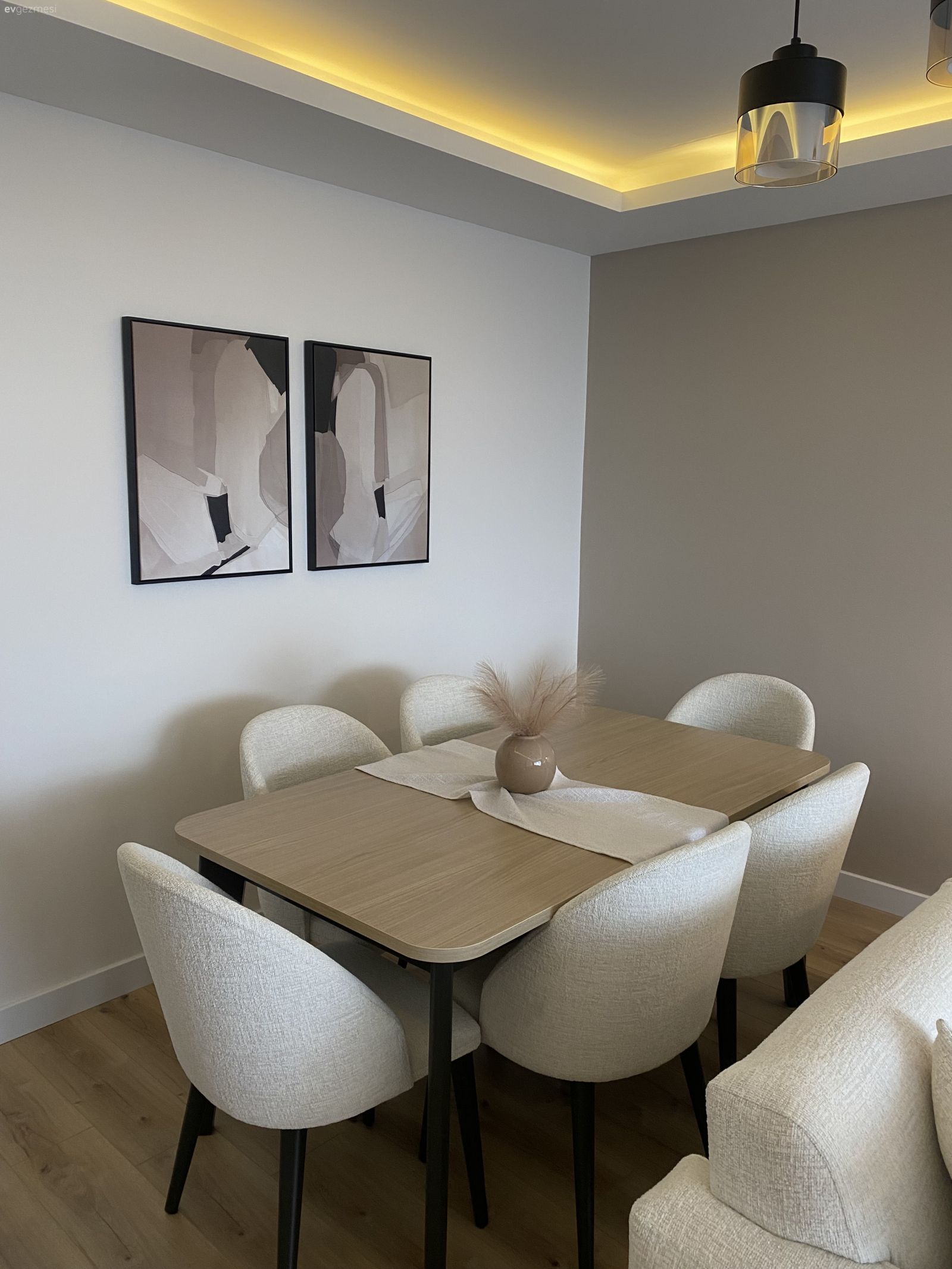 Beyaz, Sandalye, Yemek masası, Tablo, Duvar dekorasyonu