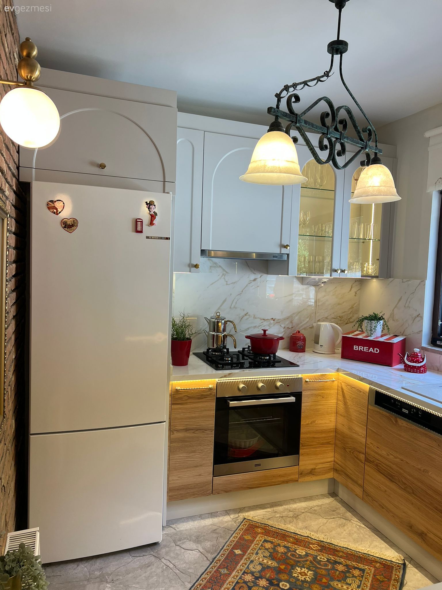 Küçük Mutfak Sıradan Olmak Zorunda Değil: İşte Size Örneği!