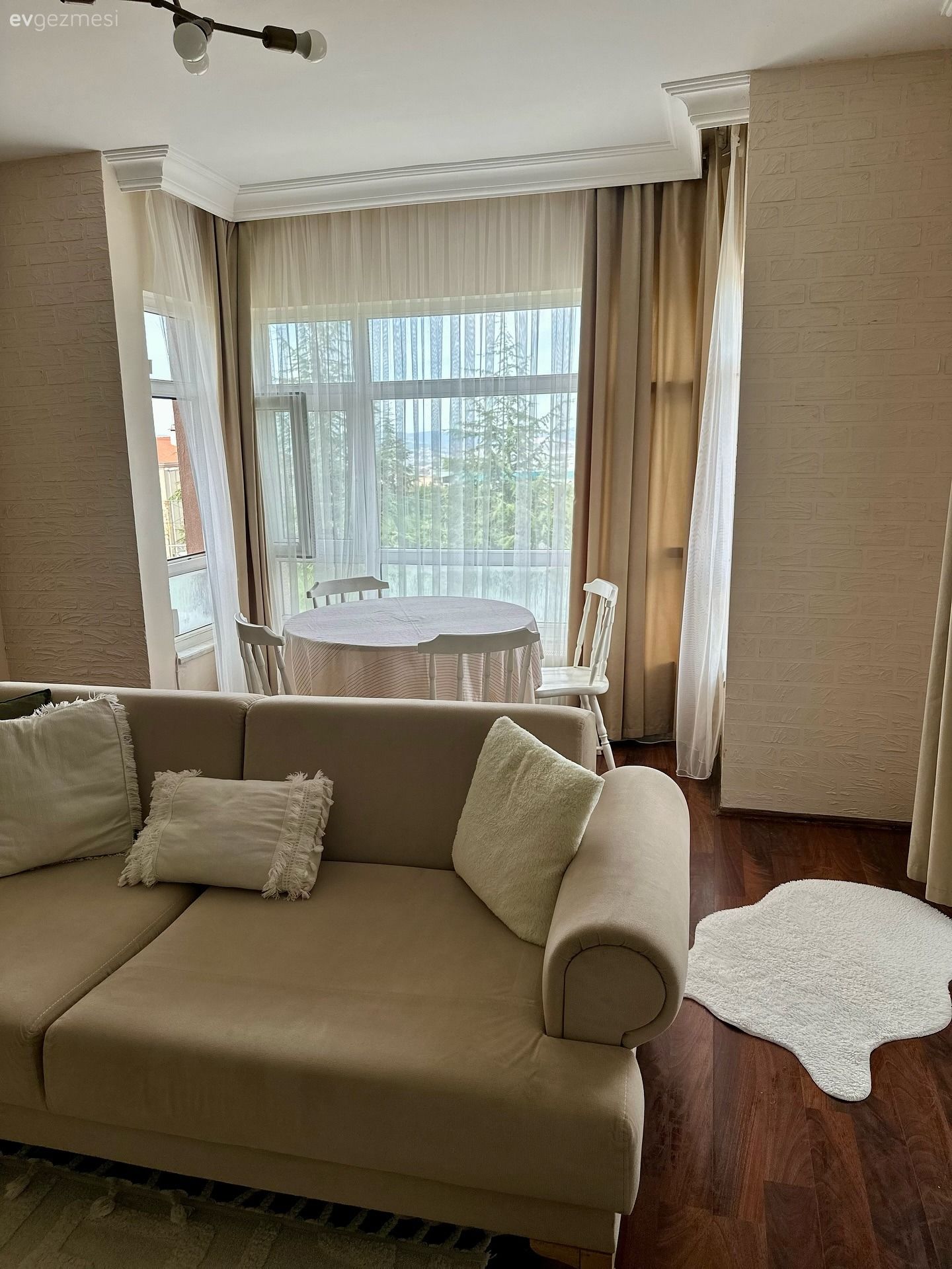 Bu Kocaeli Evinde Gün Işığını Cömertçe Sunan Cepheler Var