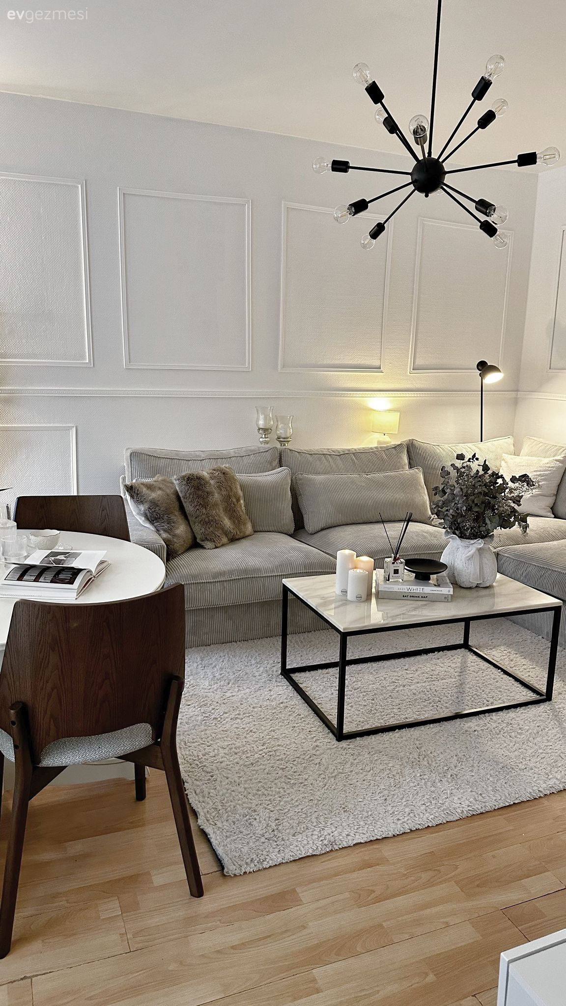 Salon, İskandinav, Beyaz, Gri, Kahverengi, Duvar çıtalama, Köşe koltuk, Koltuk takımı, Orta sehpa, Sehpa, Kırlent, Ev tekstili, Sandalye, Yemek masası, Avize, Aydınlatma, Salon avizesi