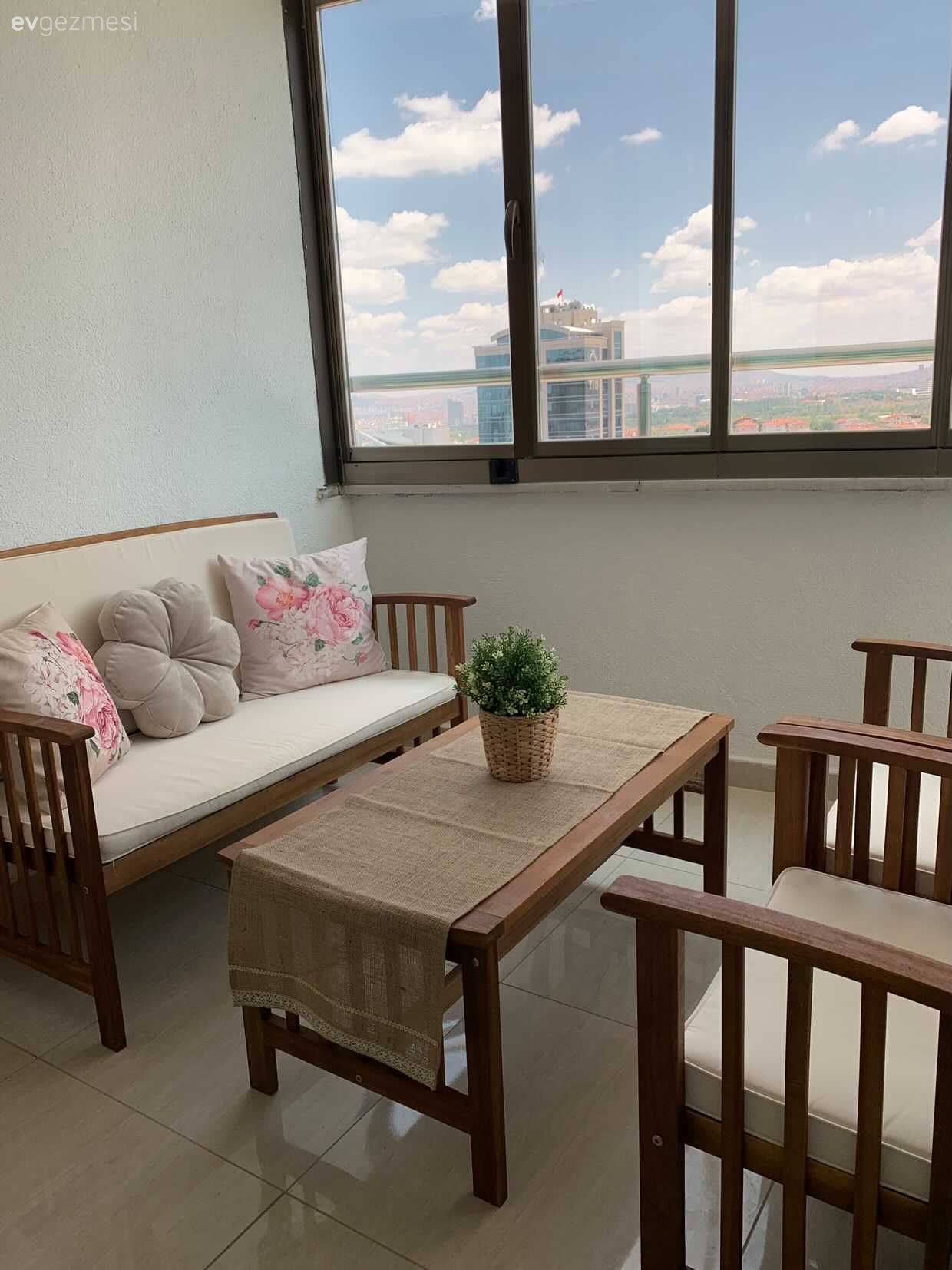 Balkon, Balkon oturma grubu, Balkon masası, Kırlent, Ev tekstili, Ahşap Mobilya