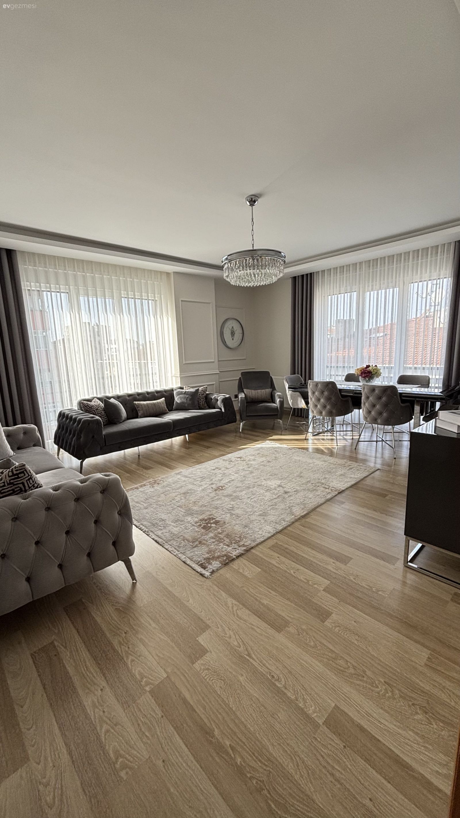 Salonundan Banyosuna Her Detayı Özenli Bir İstanbul Evi