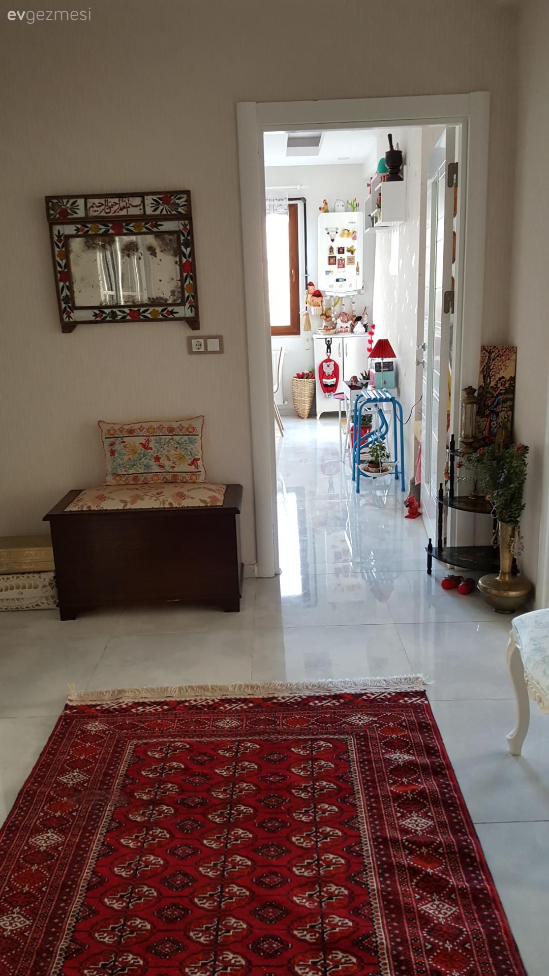 Tel dolap, Kırmızı, Ahşap Mobilya, Ayna, Dekoratif Objeler