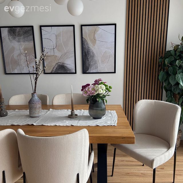 Yemek Odası, Beyaz, Bej, Siyah, Tablo, Duvar dekorasyonu, Vitrin, Sandalye, Yemek masası, Yemek odası avizesi, Ahşap panel, Vazo, Ev Aksesuar, Ahşap masa