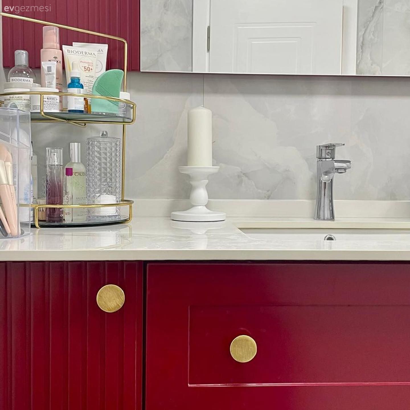 İki Banyosuyla Karşımıza Çıkan Bu Ev Dikkat Çekmede Başarılı