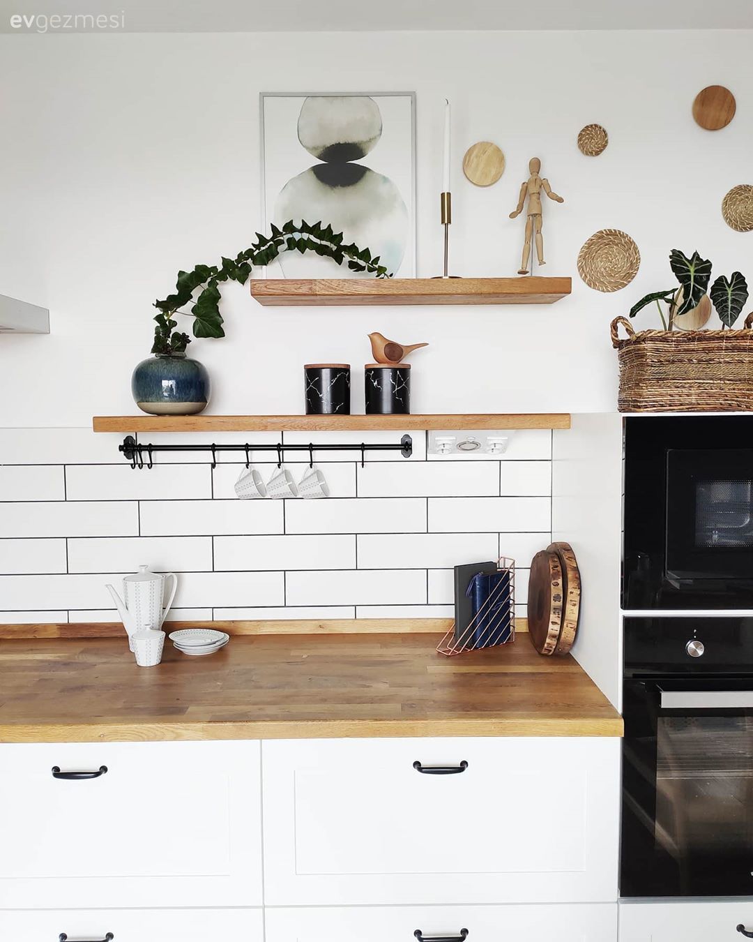 Mutfak, İskandinav, Beyaz, Ahşap mutfak tezgahı, Mutfak tezgahı, Mutfak tezgah arası, Tezgah arası seramik, Mutfak rafı, Ankastre, Ev bitkisi, Mutfak duvar dekorasyonu