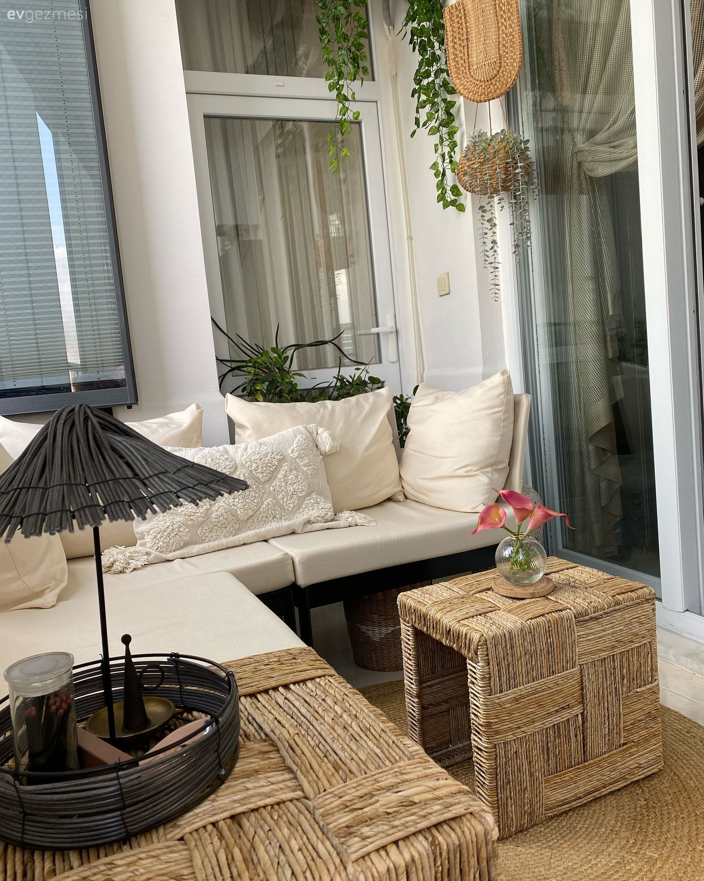 Bu Gaziantep Balkonu Portatif Mobilyasıyla Çok Kullanışlı