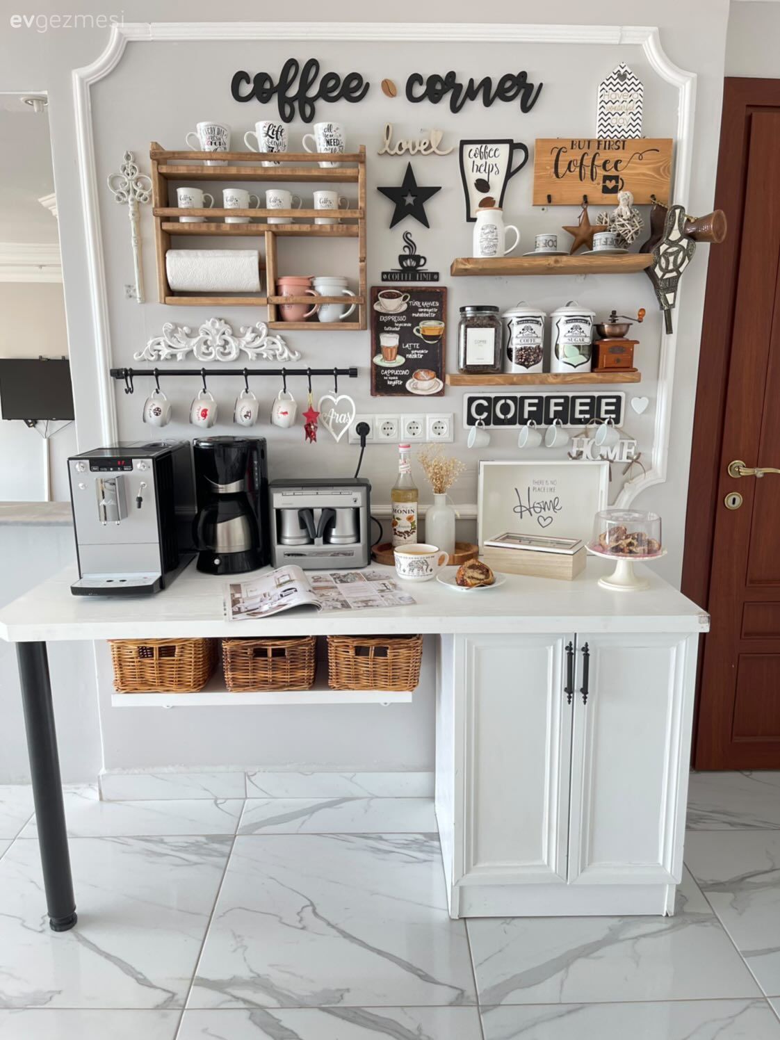 Kahve köşesi, Beyaz, Mutfak rafı, Mutfak, Mutfak aksesuarları, Ada mutfak