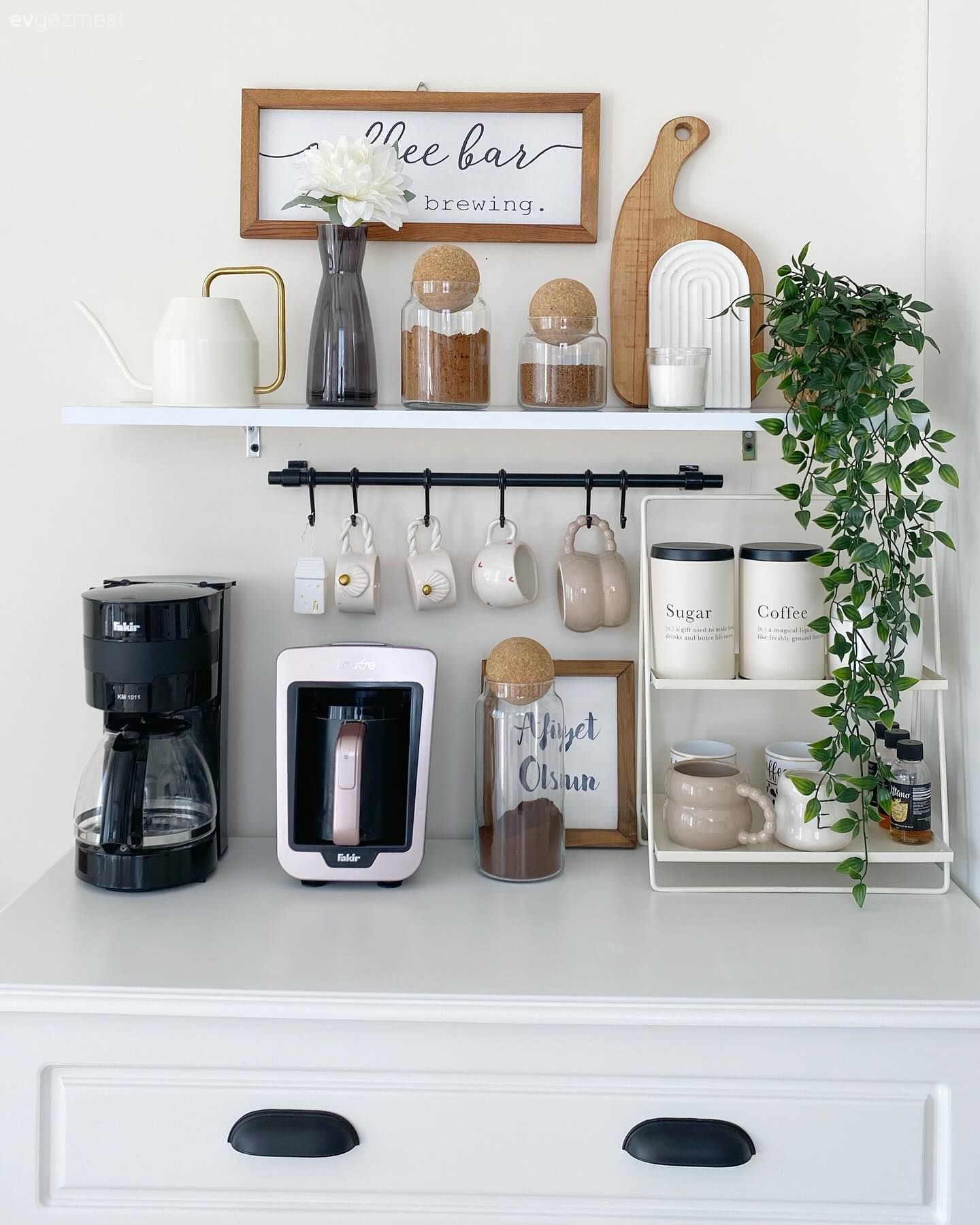 Kahve köşesi, Beyaz, Siyah, Mutfak rafı, Mutfak, Mutfak aksesuarları