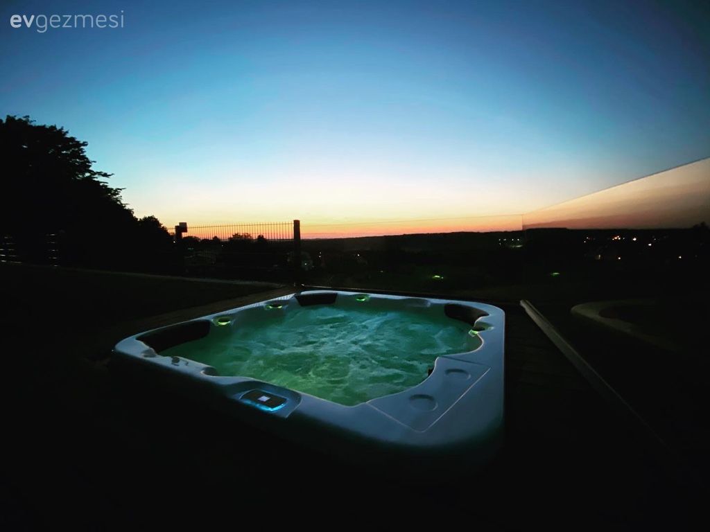 Müstakil Ev, Dış cephe