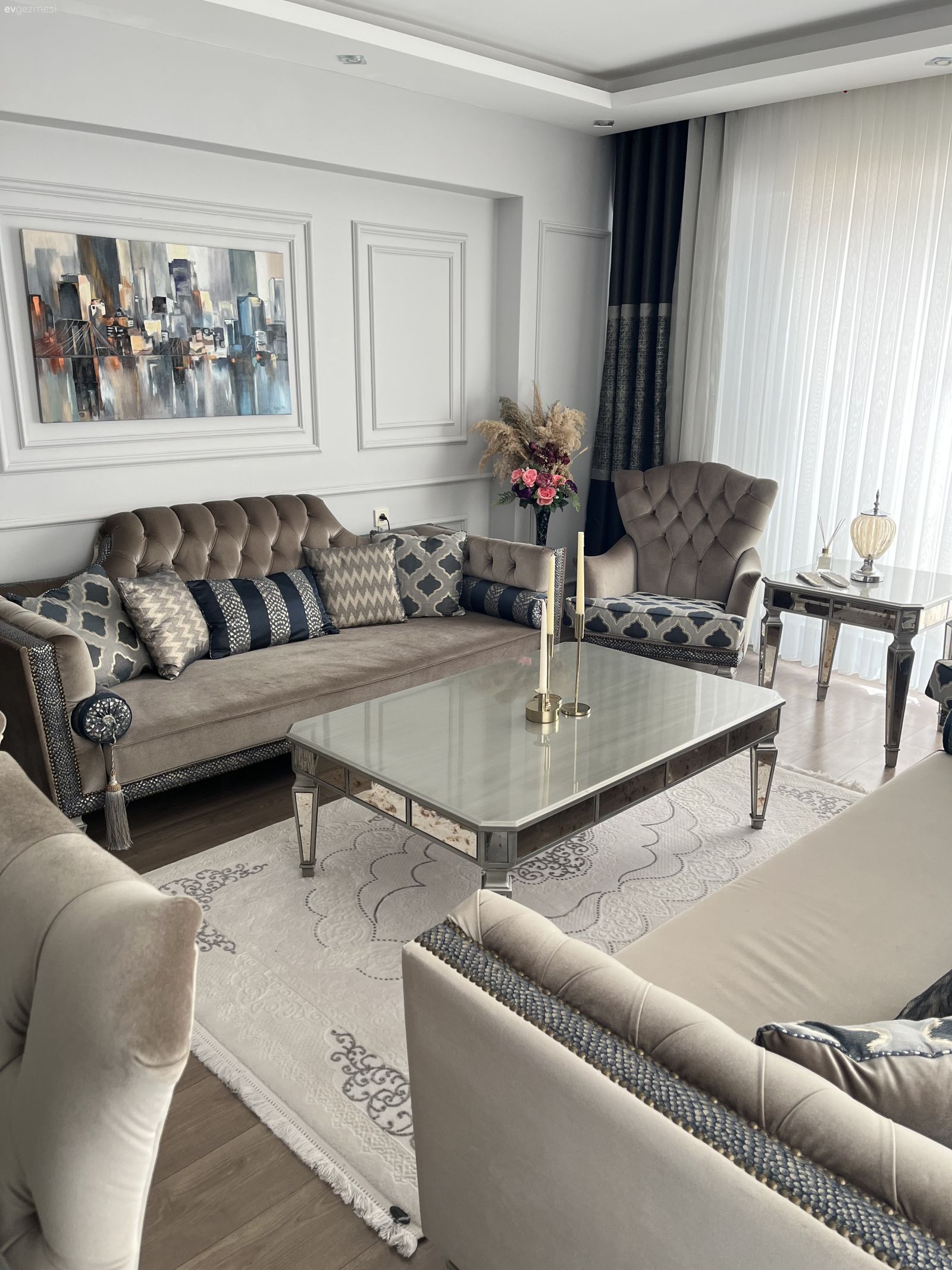 Art Deko ve Klasik Arasında Yolunu Çizmiş Bir Dekor