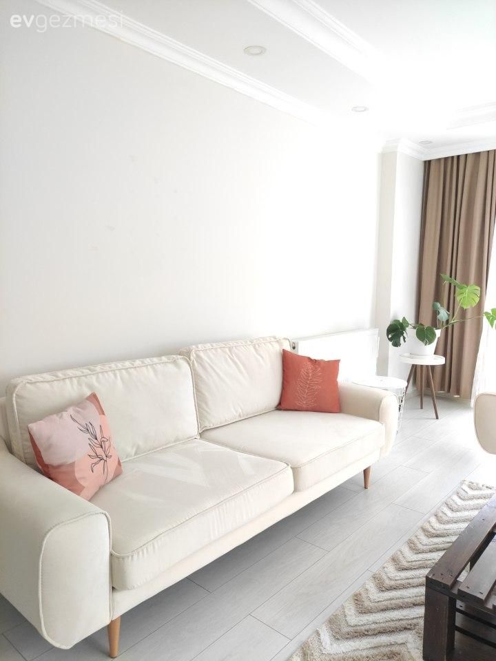 Salon, Krem, İskandinav, Bej, Turuncu, Koltuk takımı, Halı, Salon halısı, Kahverengi, Orta sehpa, Sehpa, Ev bitkisi, Kırlent, Ev tekstili