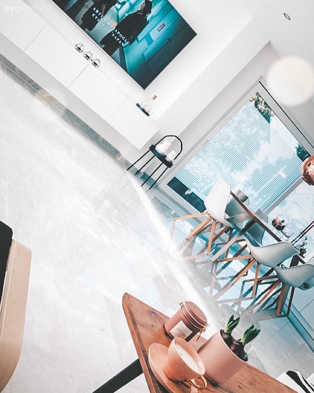 Ev Gezmesi: Beyazlar İçinde Elegan Bir Dekor