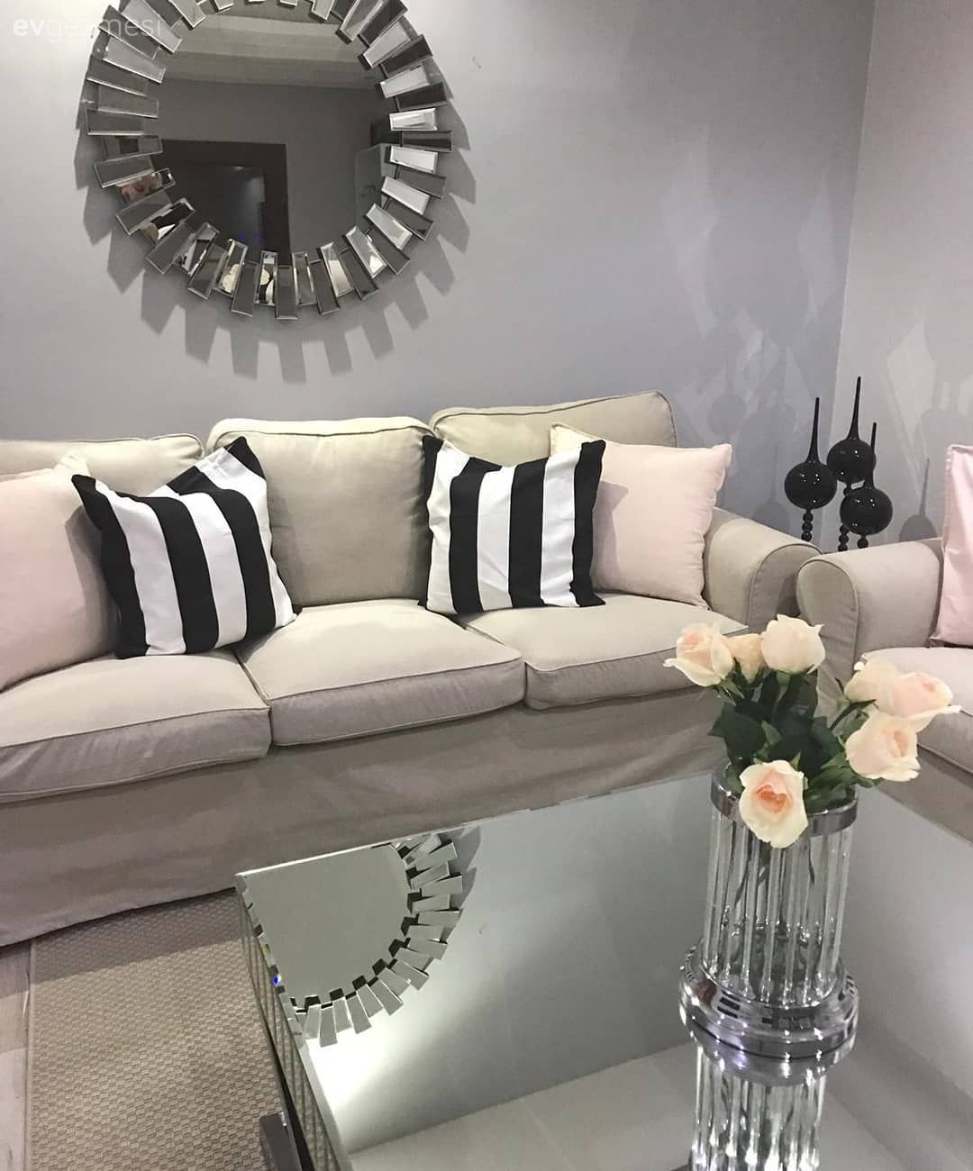 Ev Gezmesi: İzmir'den Konforlu ve Işıltılı Bir Dekor