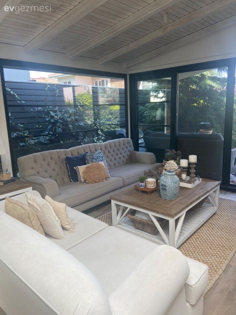 Ev Gezmesi: Bu Müstakil Evde Kış Bahçesi Evin Salonu Gibi!